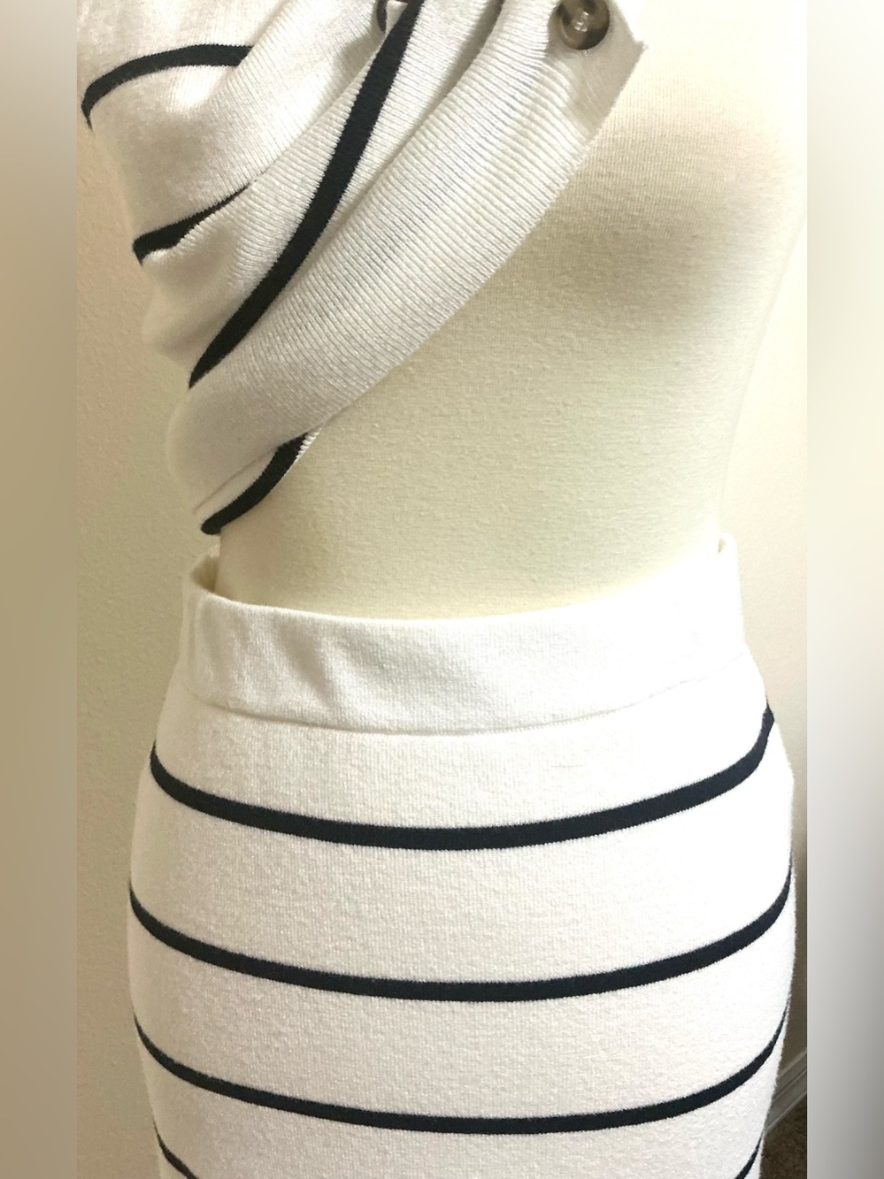 Joie 2 PC White, Black Knit Maxi Skirt, Vest Top M - Picture 5 of 8